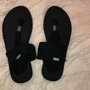 Black yoga sling Sanuks